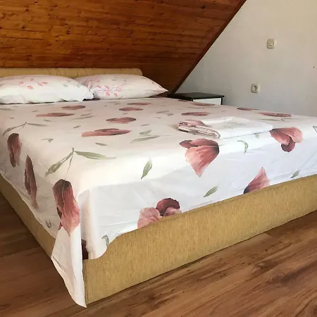 Stone House Center Apartman *