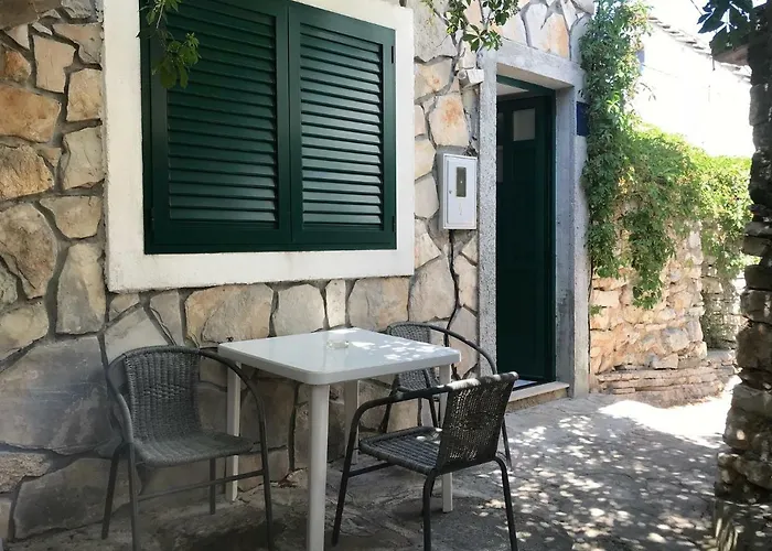 Stone House Center Primosten