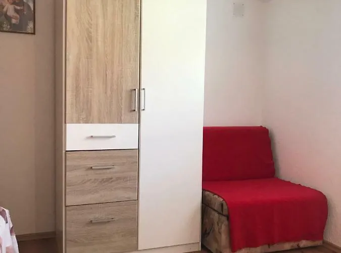 Stone House Center Apartment *